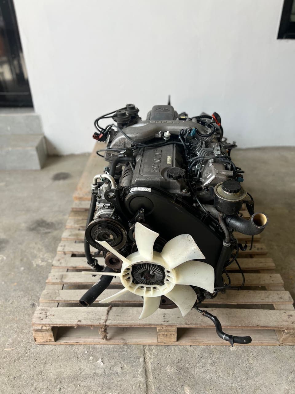1HD-FT 80 Series Land Cruiser Diesel Engine W/ Transmission