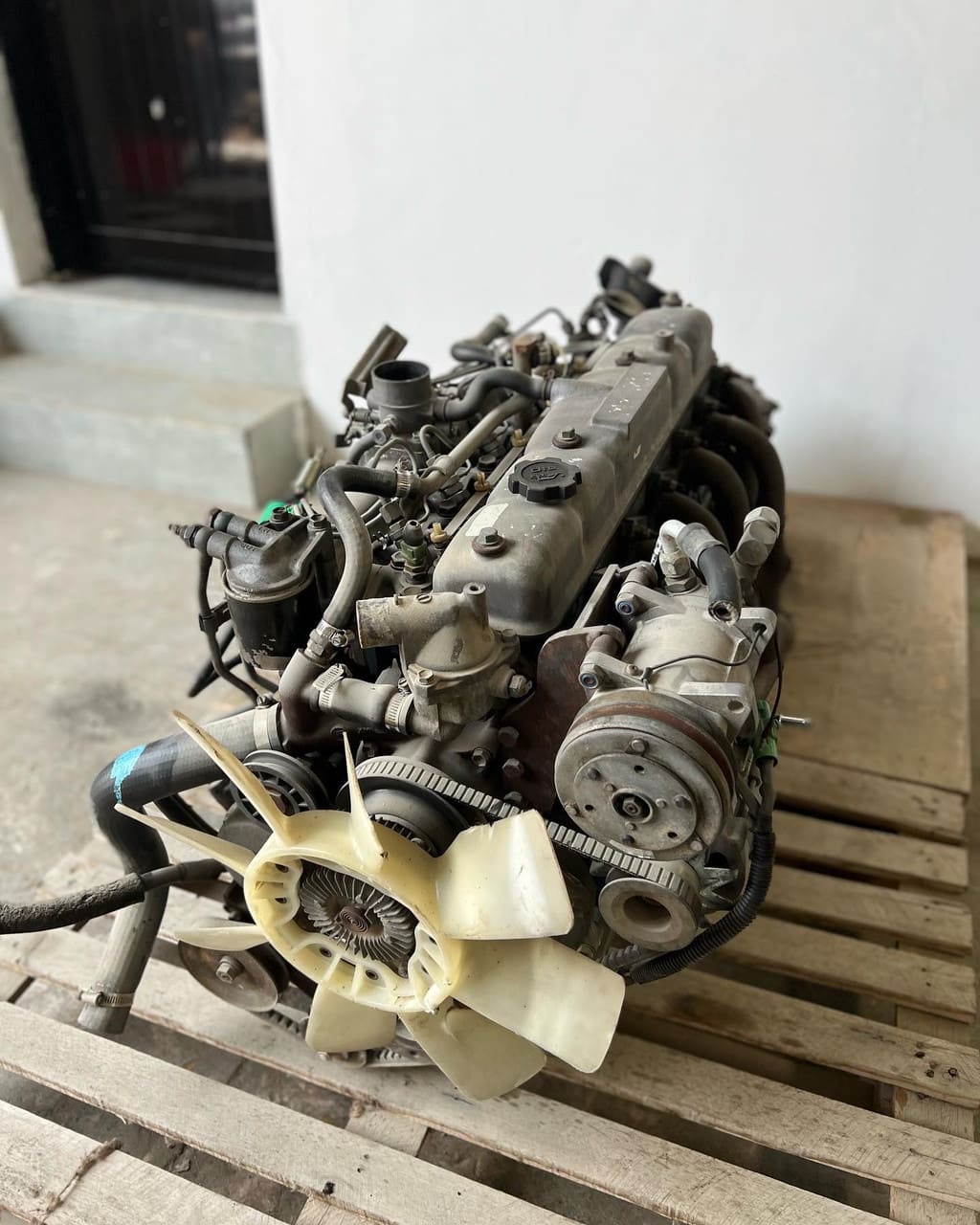 Land Cruiser 2H Diesel Engine W/ H55 Transmission | Tovesageneral Motors